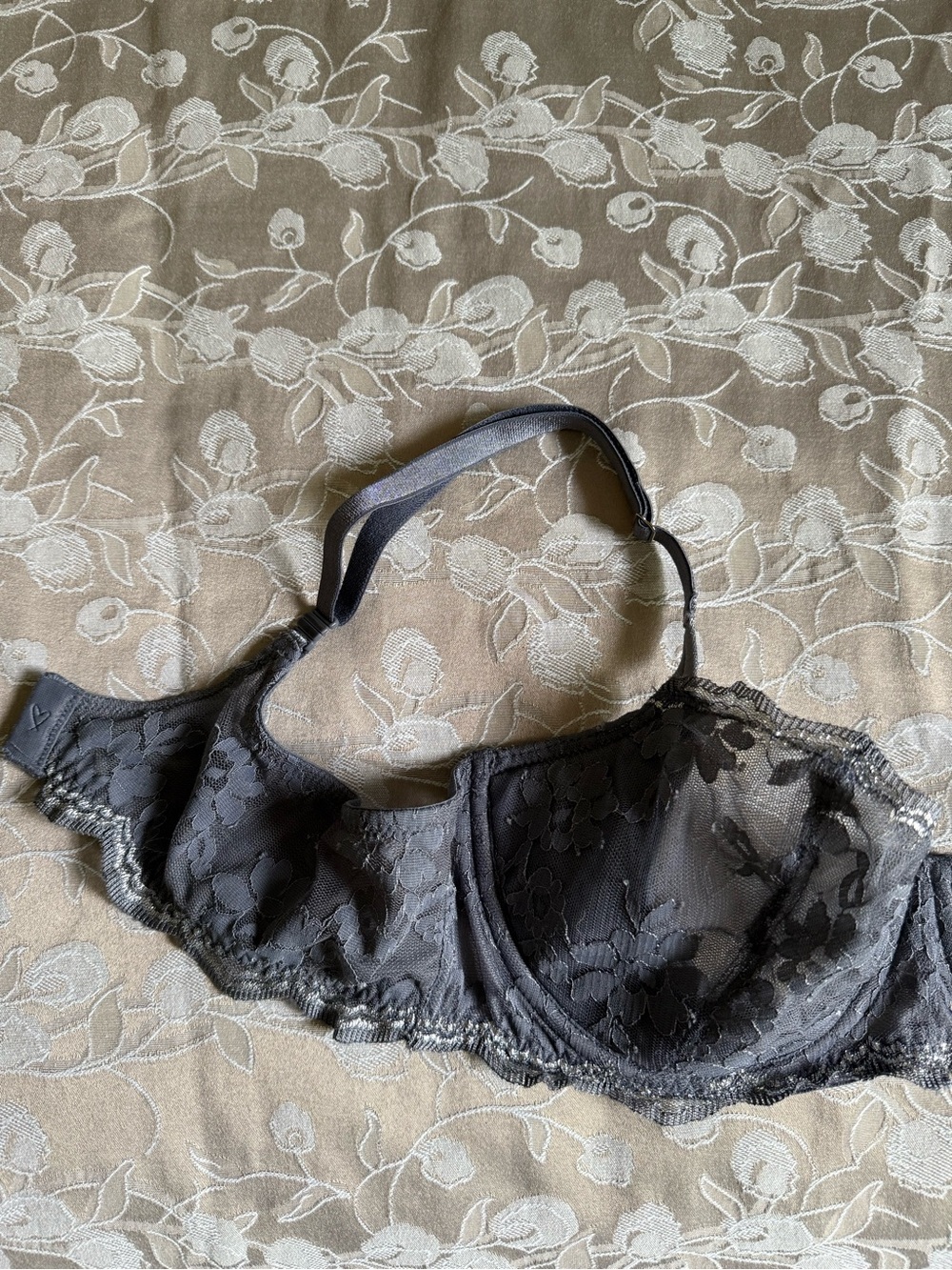 Victoria's Secret Wicked Balconette Lace Underwire Bra - 38C. Silver detail. - Picture 4 of 10